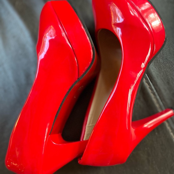 Red vintage looking red pumps by Shishangjinzi - Picture 3 of 5